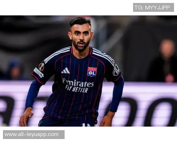 欧足联调查里昂新援加扎尔涉嫌违规出场事件引发关注