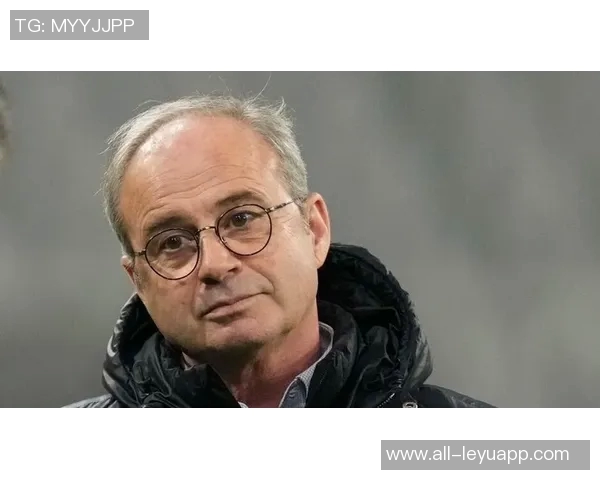 坎波斯荣获最佳足球管理者奖坚定信心带领巴黎迈向新征程