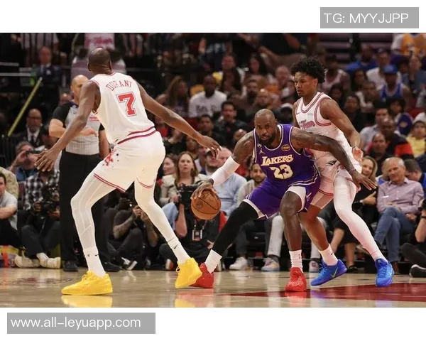 墨菲22投12中砍下34分9篮板5助攻2抢断1盖帽三分球表现出色