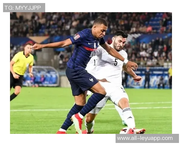 姆总与琼阿梅尼孔德共观非洲杯三位球员背后的非洲血统故事